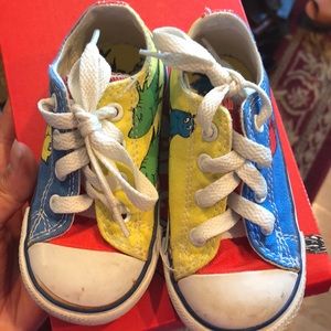 Dr. Seuss Converse shoes (kids sz 6)